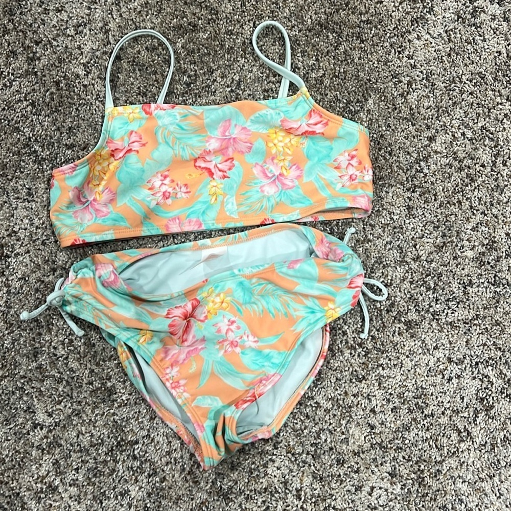 Girls three piece swimsuit size L 10/12